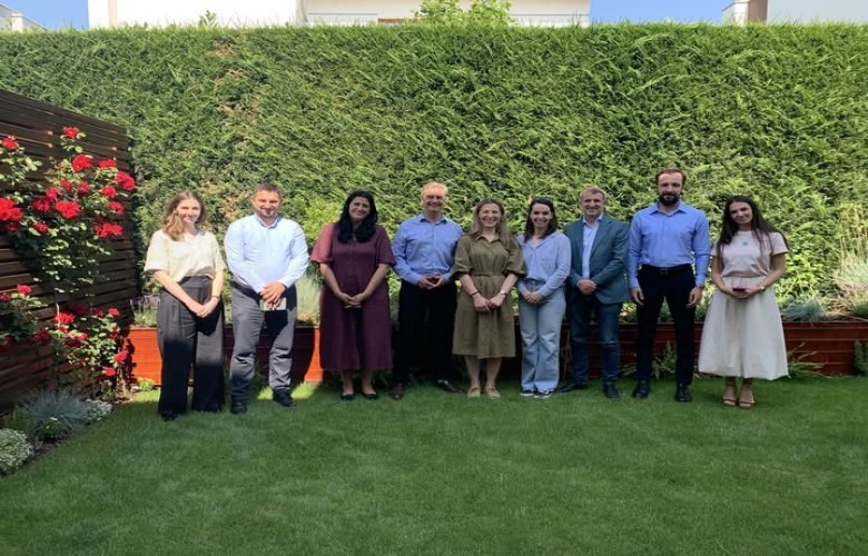 Ambasadori i Britanisë takohet me OJQ-të për të biseduar mbi zhvillimet demokratike në Kosovë