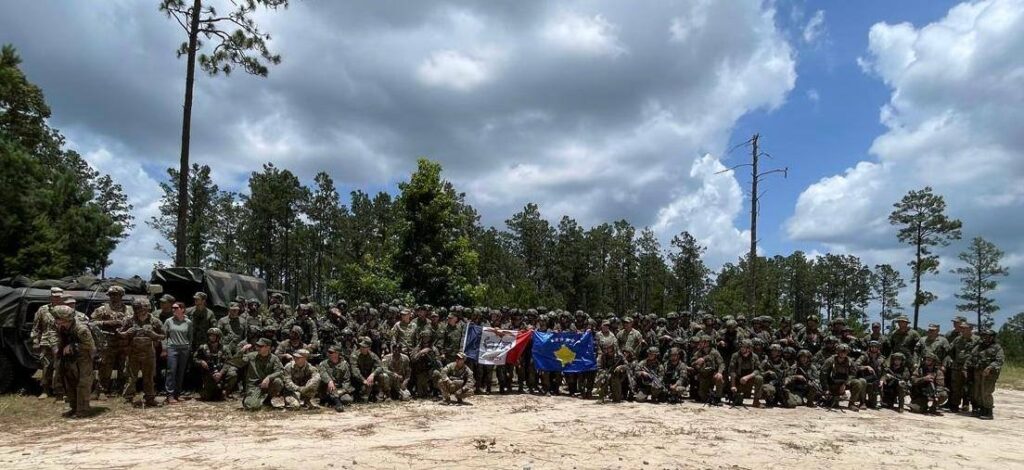 Gjeneral Jashari viziton trupat e FSK-së në zonën e trajnimit të JRTC në SHBA