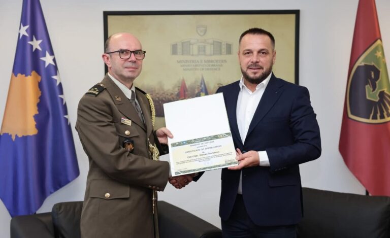 Maqedonci pret në takim lamtumirës Atasheun e Mbrojtjes të Kroacisë në Kosovë