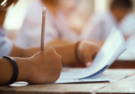 MAShTI ka publikuar rezultatet e provimit të maturës