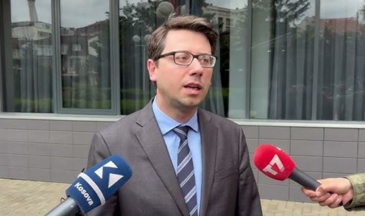 Deputeti i VV-së kritikonë deputetët e opozitës
