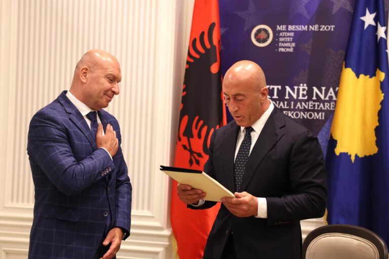 Ish-Ministri I Brendshëm I Shqipërisë pritet në takim nga Haradinaj