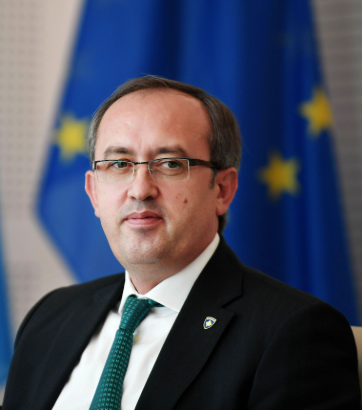 Hoti: Skena politike është pa ide