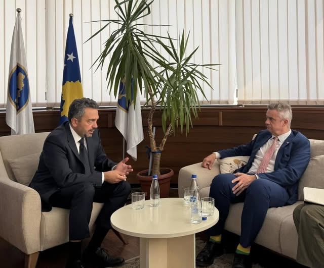 Hargreaves në KQZ, me Radoniqin flasin për zgjedhjet lokale