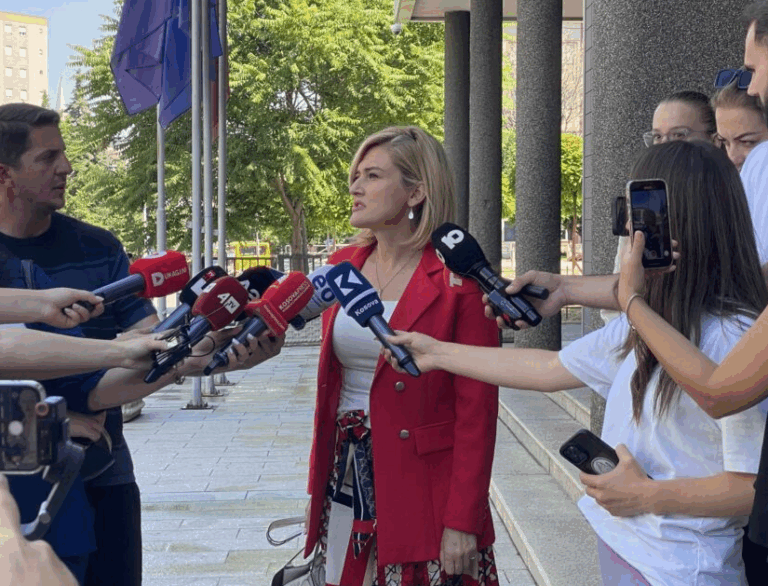 Kusari-Lila nuk sheh rrugëdalje nga ngërçi politik