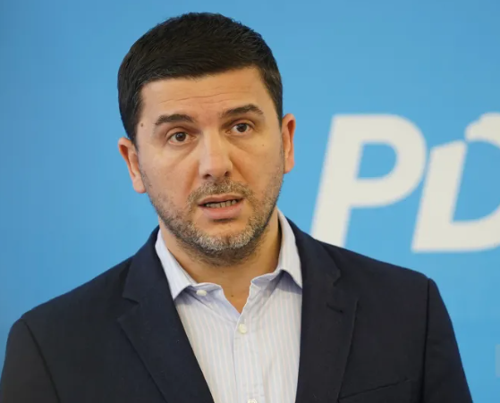 Krasniqi reagon pasi Specialja rrëzoi mocionin e mbrojtjes ndaj krerëve të UÇK-së