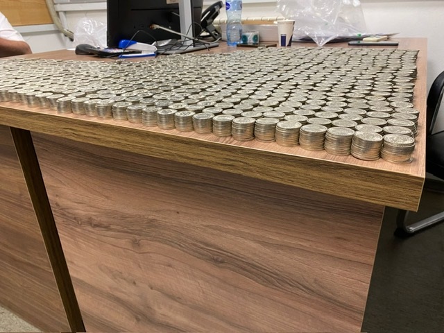 Goditet krimi financiar në kufi, sekuestrohen mbi 16 mijë franga në monedha metalike, një person në pranga