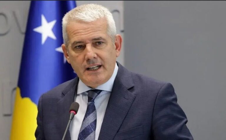 Sveçla nuk komenton deklaratat e Osmanit për ndalimin e luftës Kosovë–Serbi