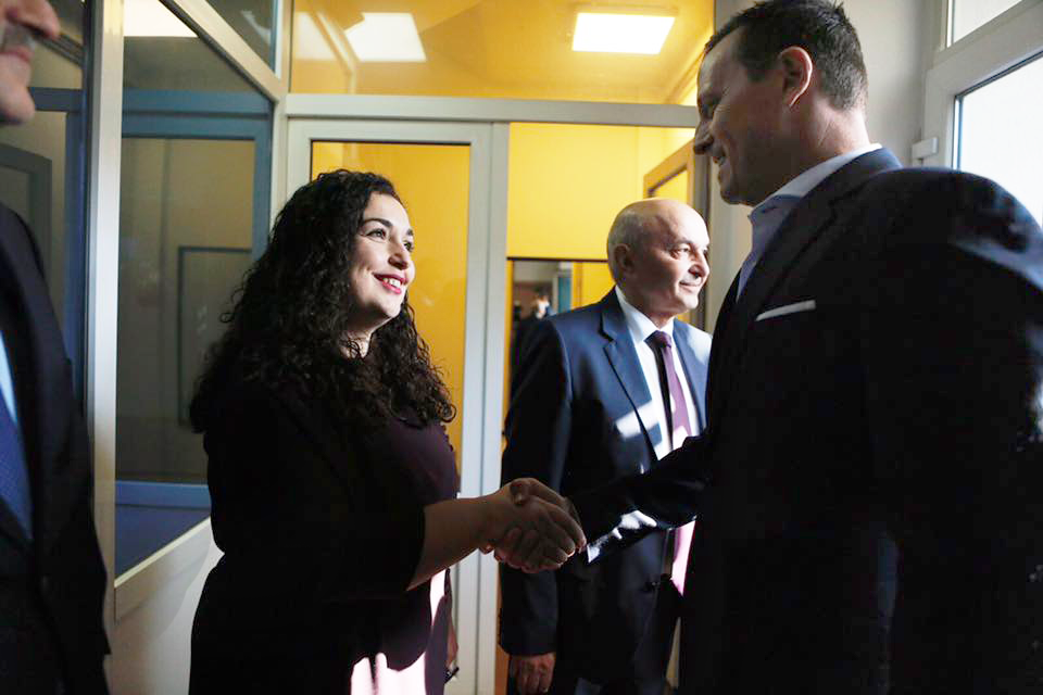 Grenell e demanton Osmanin: Turp për ty, manipulove fjalët e Trump