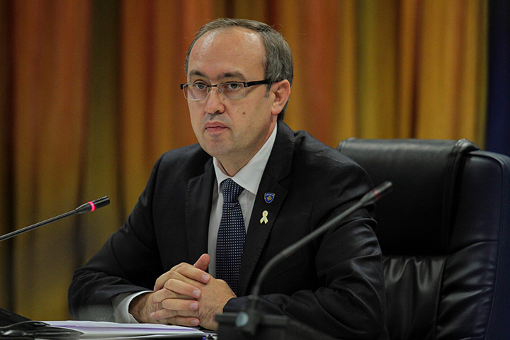 Hoti për vendimin e ZRRE-së: Pasiguri dhe rrezik për ekonominë.