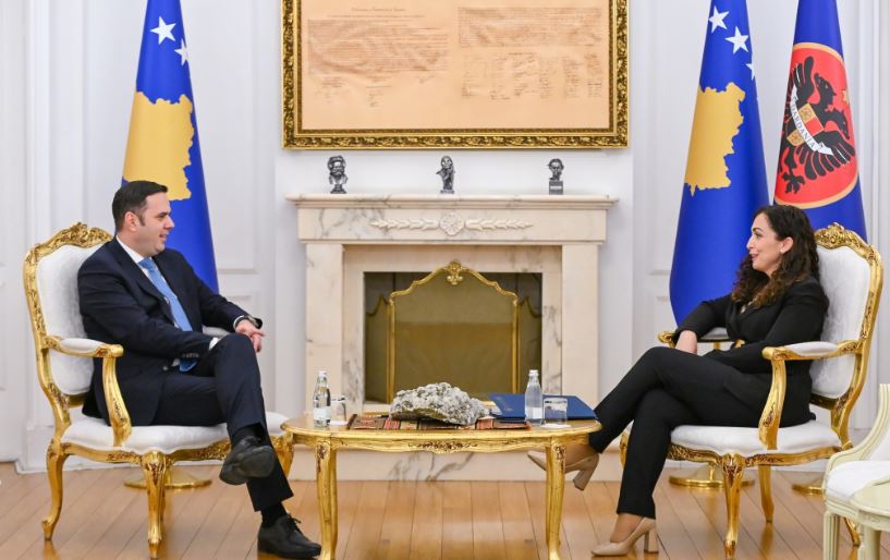 Abdixhiku zhvillon takim me presidenten Osmani për të gjetur zgjidhje për krizën politike