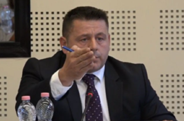 Bekë Berisha: “Me këta në pushtet rrezikojmë ta humbim shtetin, le t’ia japim fitoren që po e kërkon”