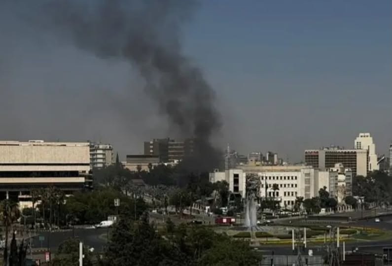 Izraeli godet Damaskun në transmetim live, paralajmëron sulme edhe më të rënda!