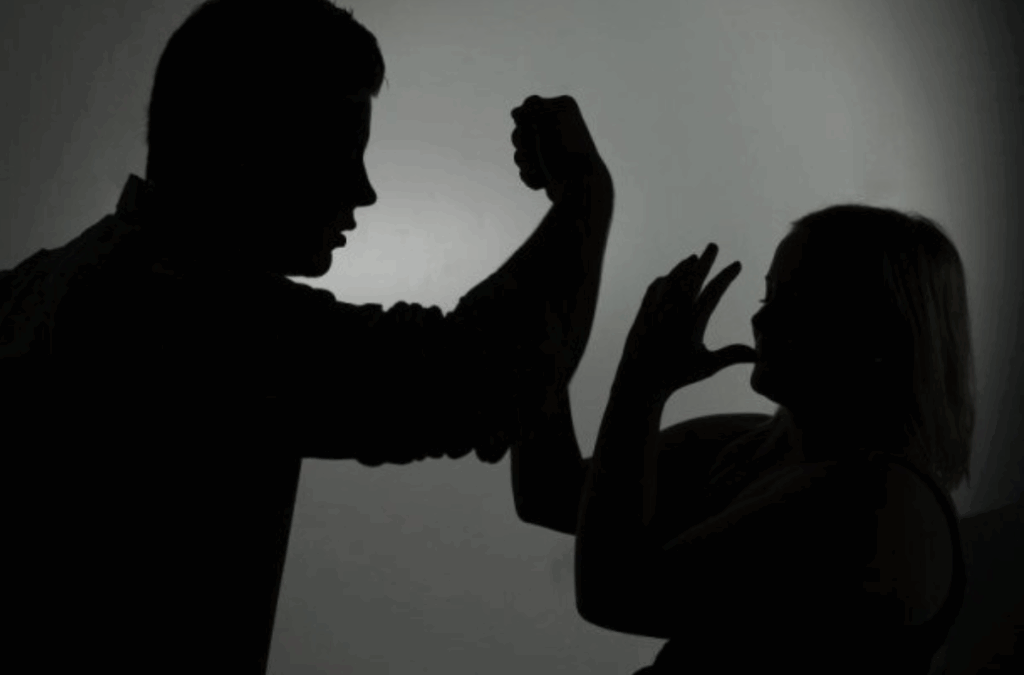 Dhunë në familje në Malishevë, burri arrestohet ndërsa gruaja strehohet tek prinderit