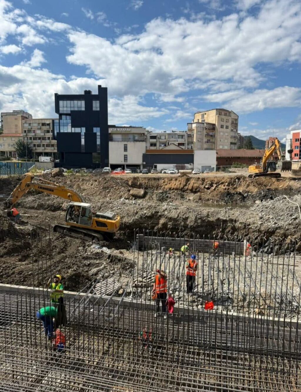 Dyshime për keqpërdorim fondesh në tenderin 3 milionësh, Durmishi publikon pamje: Urat po bëhen