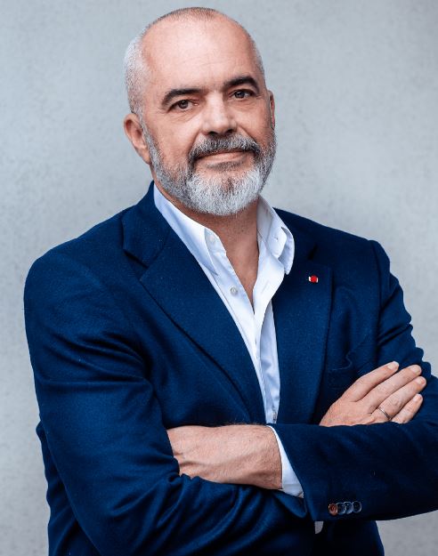 Edi Rama feston 61 vjetorin e lindjes