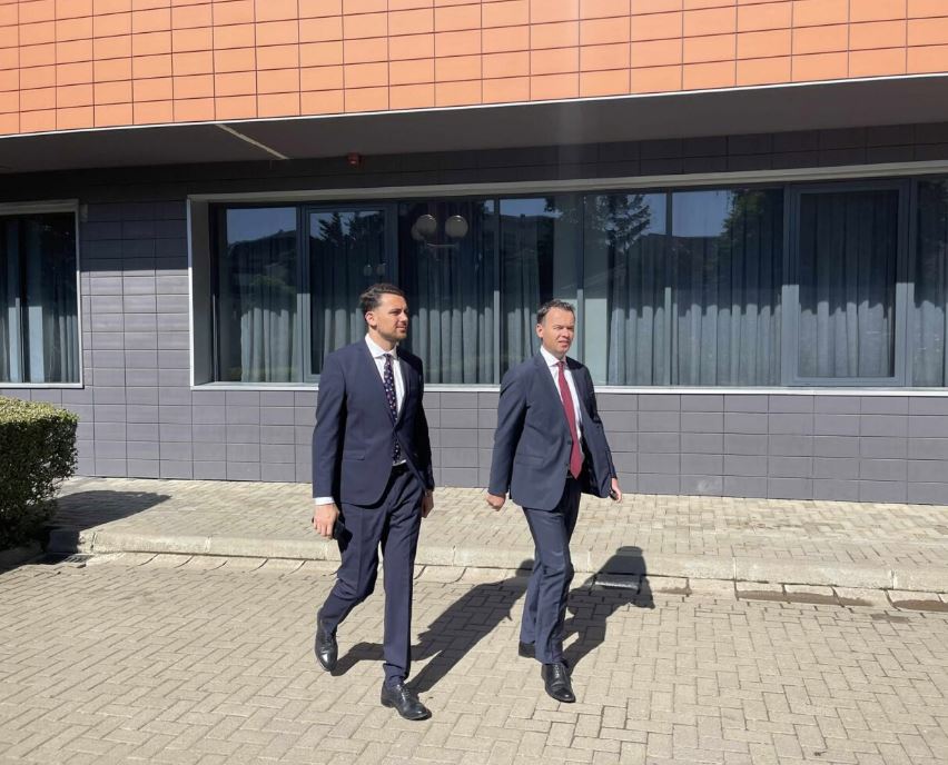 Kryetari i partisë “Guxo”, Faton Peci, takohet me presidenten Osmani