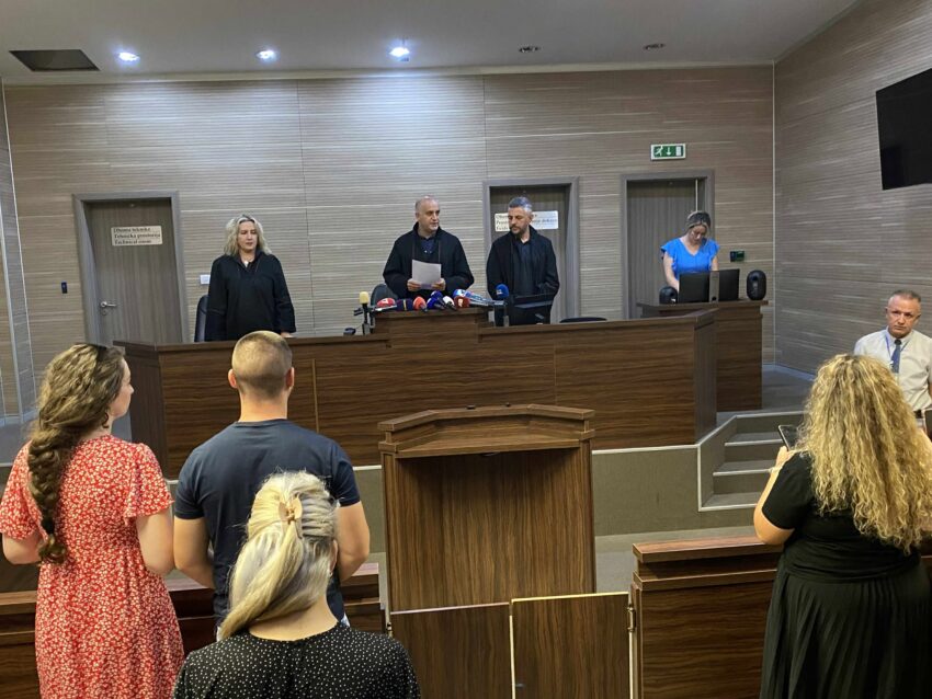 Gjykata Themelore në Prishtinë dënon Millenkoviq, Vllajiq e Pantiq, për sulmet ndaj Komisionit Komunal Zgjedhor më 2022 në Mitrovicën e Veriut.