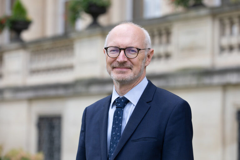 Ambasadori Francez Olivier Guerot iu ka bërë thirrje deputetëve që të konstituojnë Kuvendin para se të përfundojë afati nga Gjykata Kushtetuese.