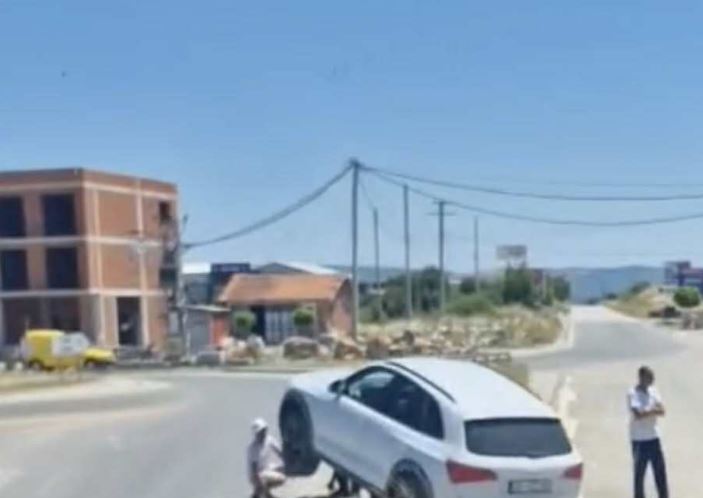 Aksident trafiku në Kijevë të Malishevës, vetura del nga rruga, ende s’ka informacion për të lënduar