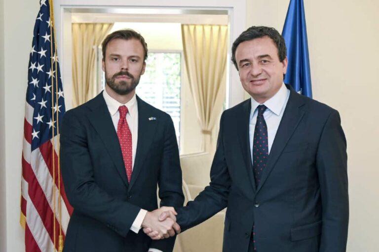 Kryeministri Kurti takoi zyrtarin e lartë të Departamentit amerikan të Shtetit për Çështje Evropiane, Brendan Hanrahan