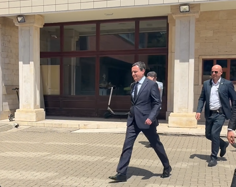 Kurti hesht edhe pas seancës – asnjë fjalë për gazetarët