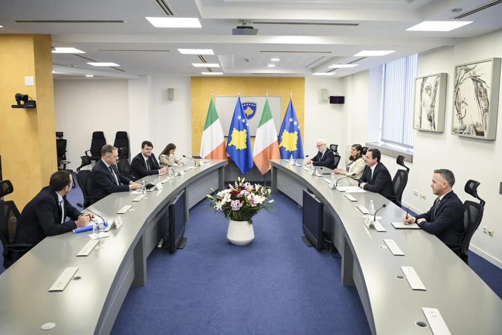 Kurti takon ministrin e Irlandës për Çështje Evropiane dhe Mbrojtje