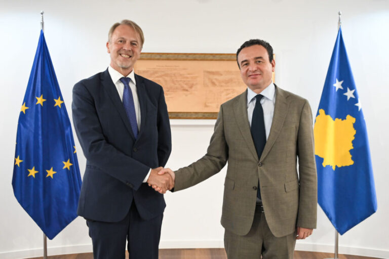 Kryeministri në detyrë Albin Kurti u takua me shefin e BE-së në Kosovë, ambasadorin Aivo Orav.