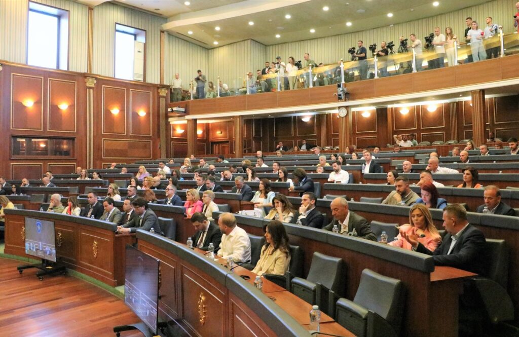 Vazhdon seanca konstituive, tentimi i 42-të