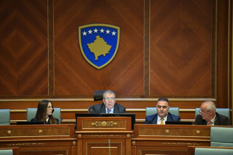 Seanca konstituive vazhdon sot për të 44-ën herë