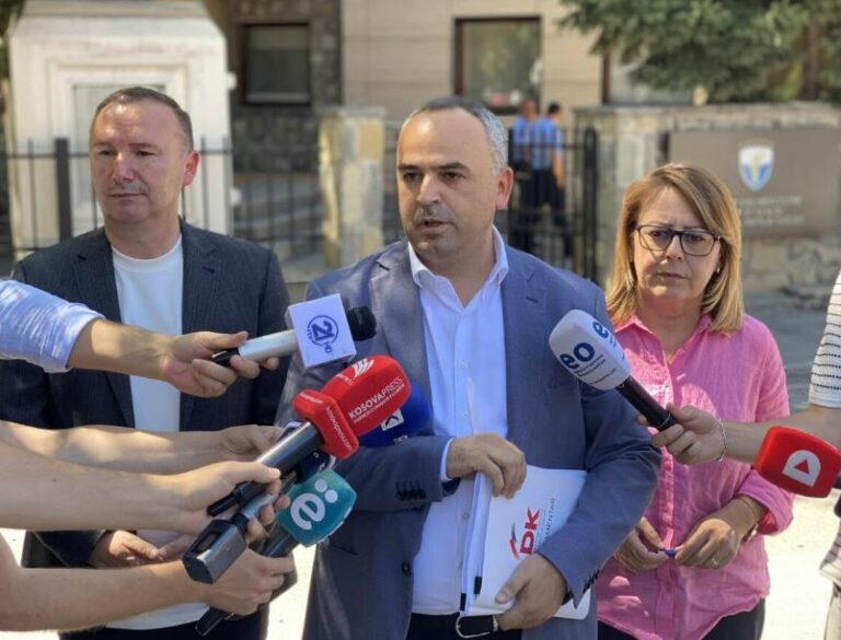 Manaj nga oborri i Kushtetueses: Kryesuesi Dehari po injoron Kushtetutën