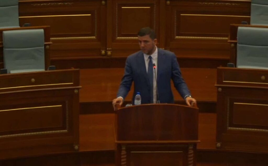 Memli Krasniqi: Nuk e lejojmë autoritarizmin e Kurtit në Kuvend.