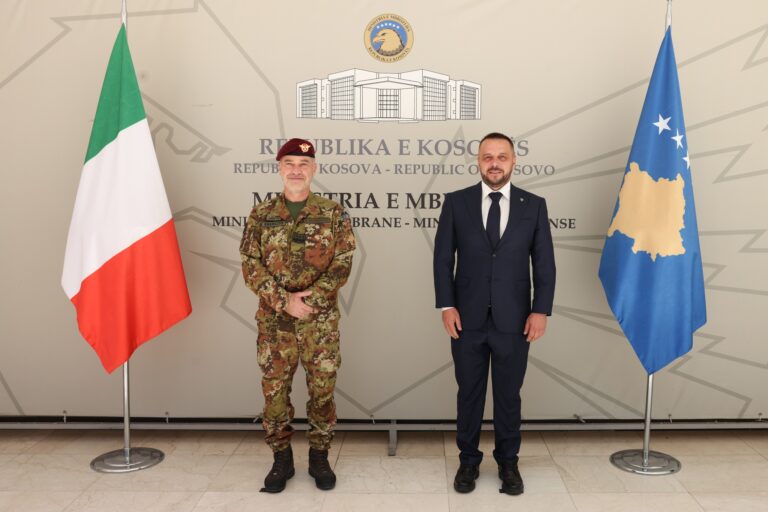 𝐌𝐢𝐧𝐢𝐬𝐭𝐫𝐢 𝐌𝐚𝐪𝐞𝐝𝐨𝐧𝐜𝐢 𝐩𝐫𝐢𝐭𝐢 𝐧𝐞̈ 𝐭𝐚𝐤𝐢𝐦 𝐊𝐨𝐦𝐚𝐧𝐝𝐚𝐧𝐭𝐢𝐧 𝐞 𝐊𝐨𝐦𝐚𝐧𝐝𝐞̈𝐬 𝐈𝐭𝐚𝐥𝐢𝐚𝐧𝐞 𝐩𝐞̈𝐫 𝐎𝐩𝐞𝐫𝐚𝐜𝐢𝐨𝐧𝐞 𝐭𝐞̈ 𝐏𝐞̈𝐫𝐛𝐚𝐬𝐡𝐤𝐞̈𝐭𝐚