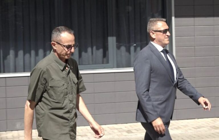 Presidentja Osmani zhvillon takim me Nenad Rashiqin, në fokus tejkalimi i ngërçit politik