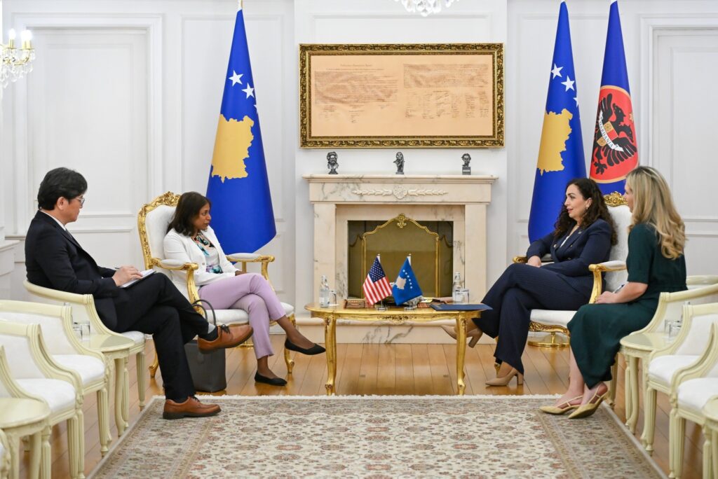 Presidentja Osmani priti në takim të ngarkuarën me punë të SHBA-ve, Anu Prattipati