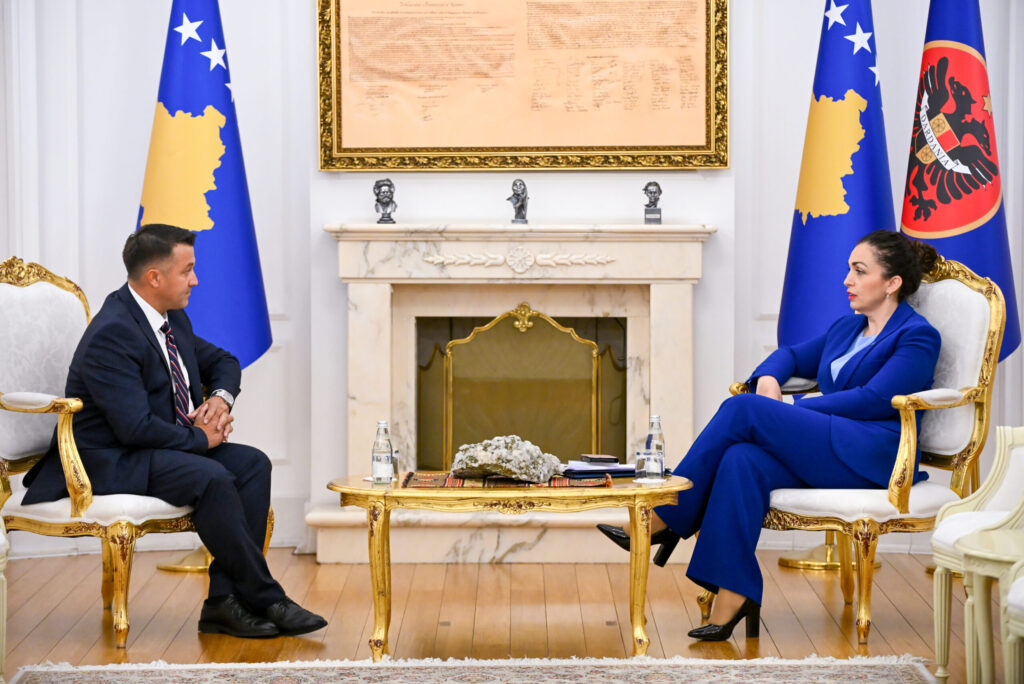 Osmani takon kryetarin e Partisë së Ashkalinjve për Integrim