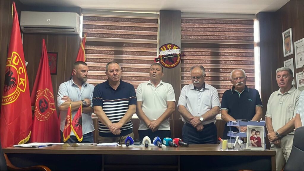 Protestë gjithëpopullore në përkrahje të ish-luftëtarëve që po mbahen në paraburgim në Hagë