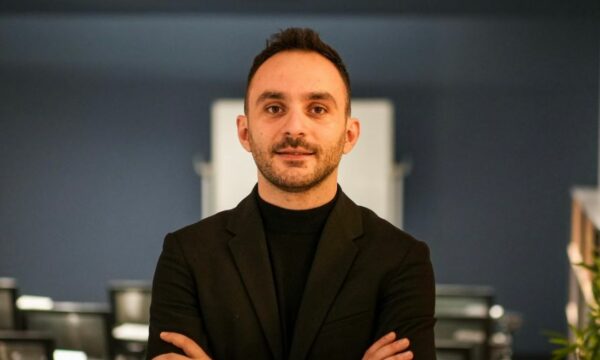 Paris Guri: Deputeti i VV-së, Abrashi, për 2 muaj ka marrë 690 euro për naftë nga shteti kurse nuk ka veturë të deklaruar.