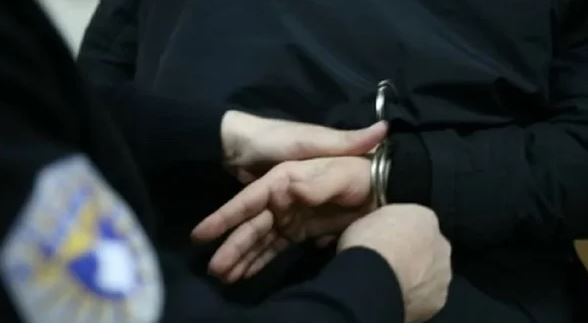 Arrestohen tre persona të dyshuar për disa raste të vjedhjeve në Gjakovë