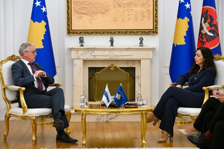 Presidentja Osmani takoi shefin e Misionit të OSBE-së në Kosovë, ambasadorin Gerard McGurk
