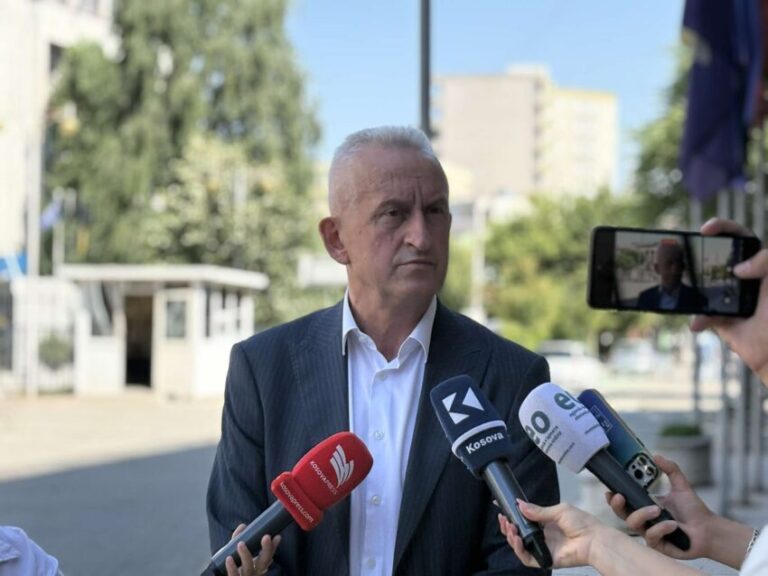 Qalaj e quan të gabuar kërkesën e presidentes Osmani drejtuar Gjykatës Kushtetuese