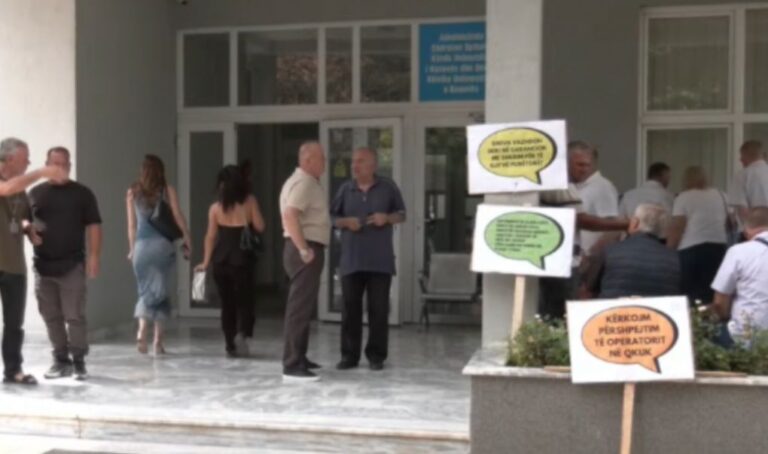 “Fjalë japin, punë s’po kryejnë”, nesër skadon afati për zgjidhjen e grevës në QKUK
