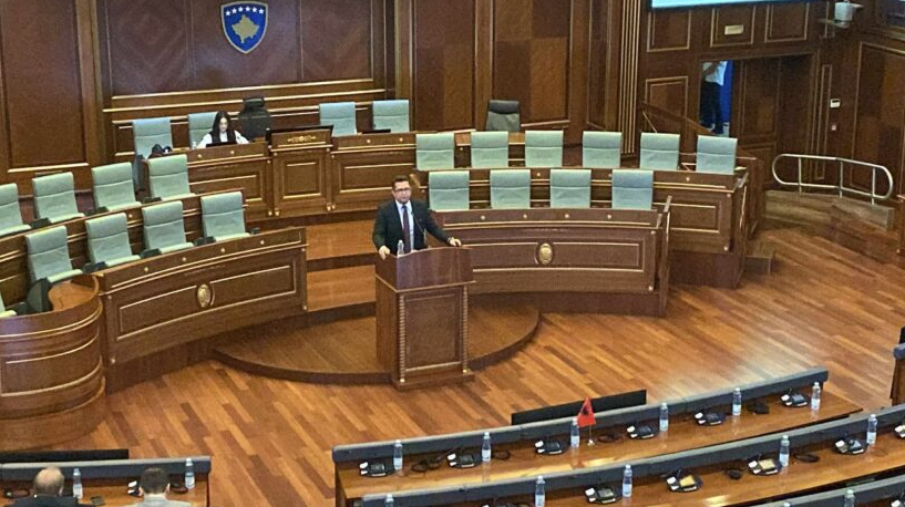 Mustafa: O Albulena kryetare, o flaka i dalë këtij vendi