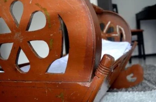 Tragjedi në Suharekë: Vdes foshnja 9 muajshe që dyshohet se ishte ngulfatur në djep