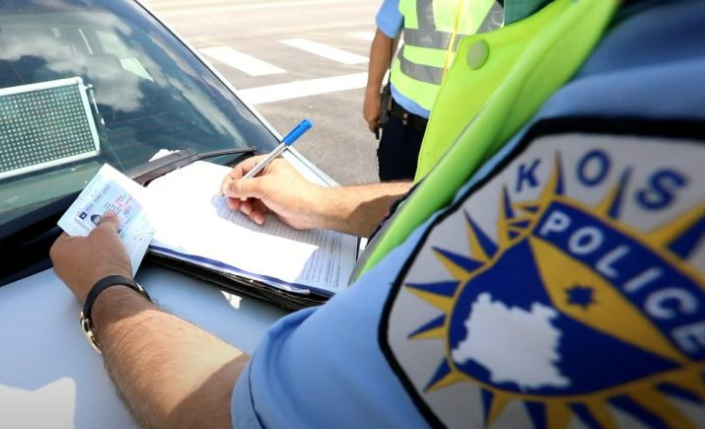 Bilanci ditor i policisë: Një viktimë në aksident trafiku dhe mbi 2400 tiketa të shqiptuara