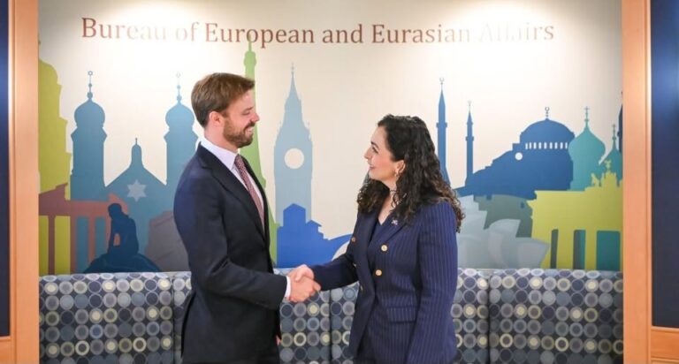 Zyrtari i lartë amerikan viziton Kosovën, takime me Kurtin e opozitën