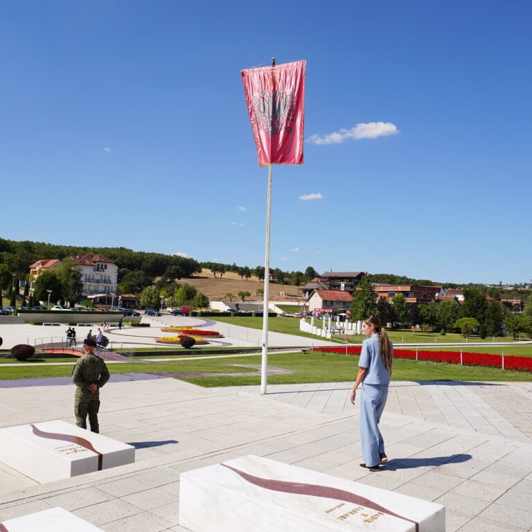 Emina Çunmalaj viziton Prekazin Legjendar