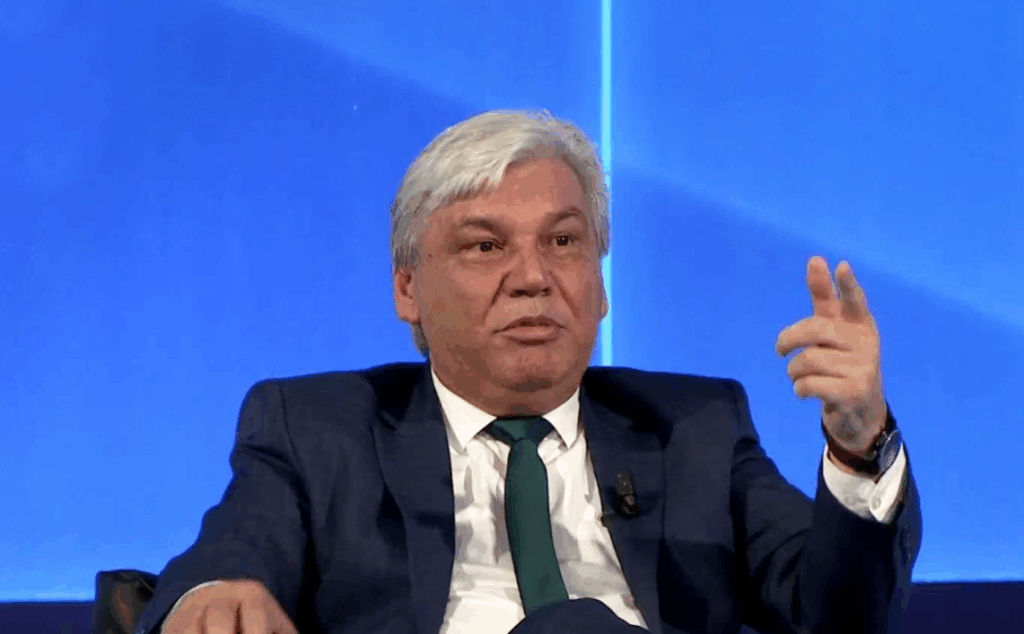 Kryeziu: Rishkrim i Kushtetutës dhe vazhdim paqartësie.