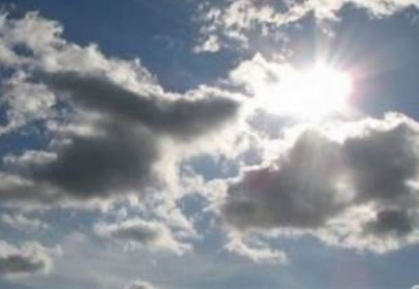 Mot me diell dhe vranësira të pjesshme