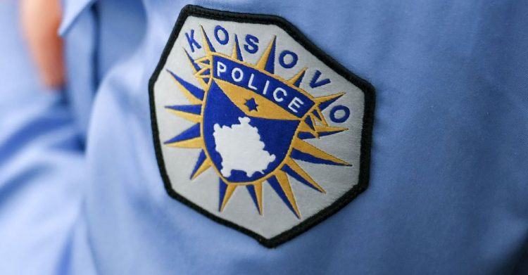 Konfiskohen armë zjarri në Shkozë